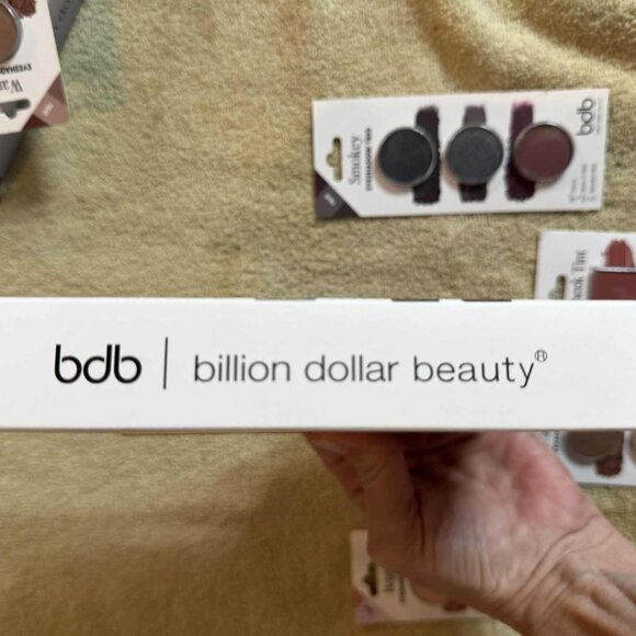 Billion Dollar Beauty Makeup Box / Mirror, Eyeshadow, and Blush BRAND NEW - Picture 6 of 12
